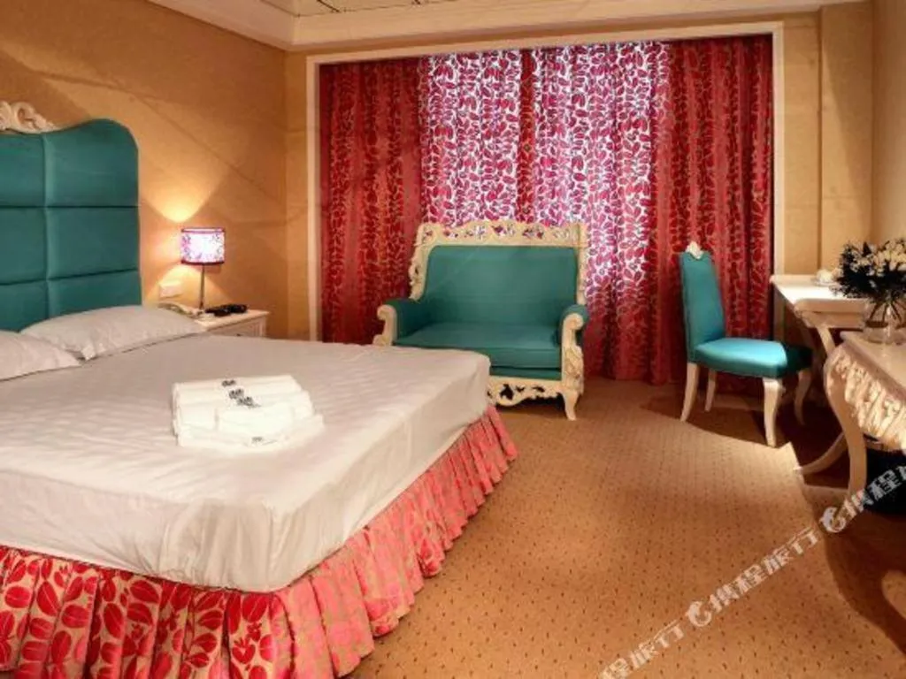 Bed in Dongguan Silver World Garden Hotel