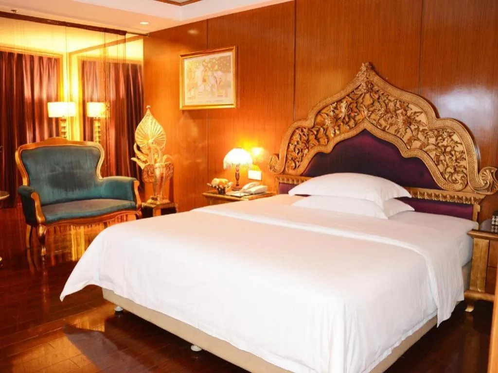 Bed in Dongguan Silver World Garden Hotel