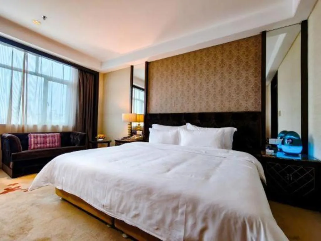 Bed in Dongguan Silver World Garden Hotel