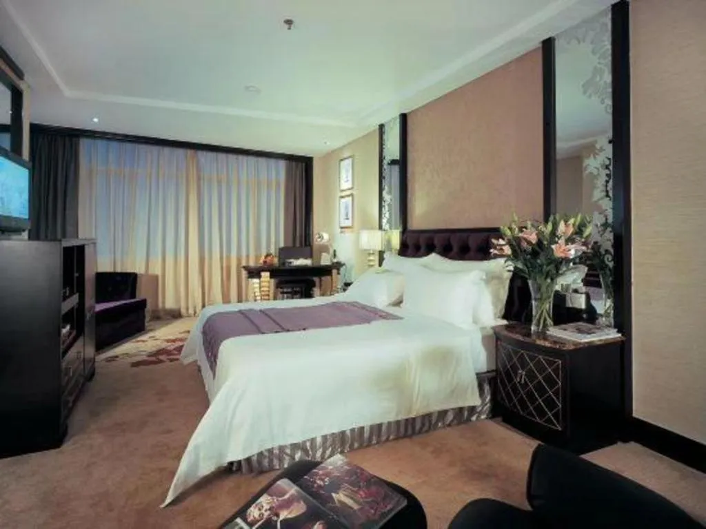 Bed in Dongguan Silver World Garden Hotel