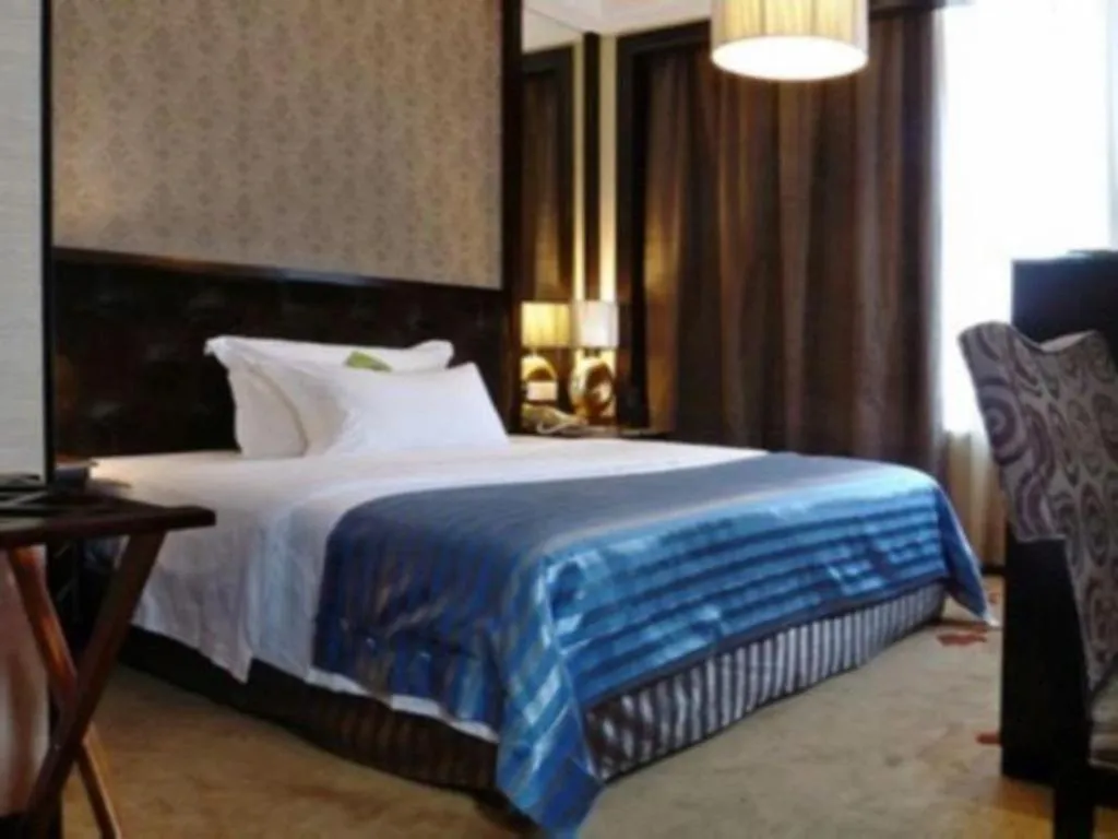 Bed in Dongguan Silver World Garden Hotel