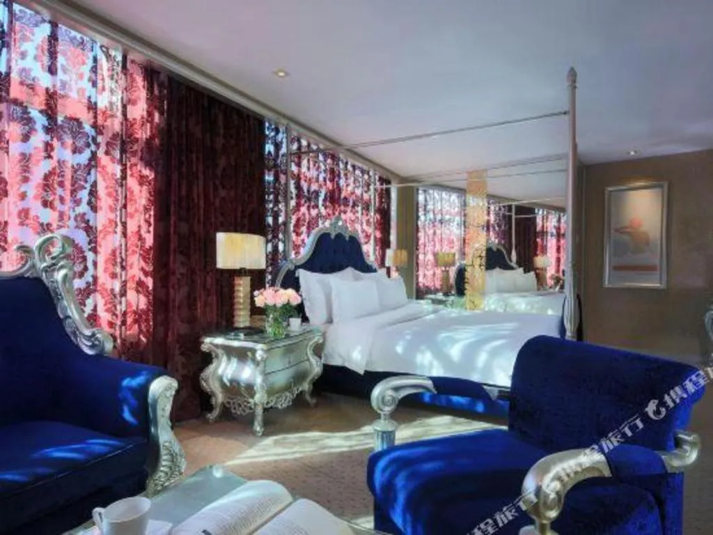 Bed in Dongguan Silver World Garden Hotel