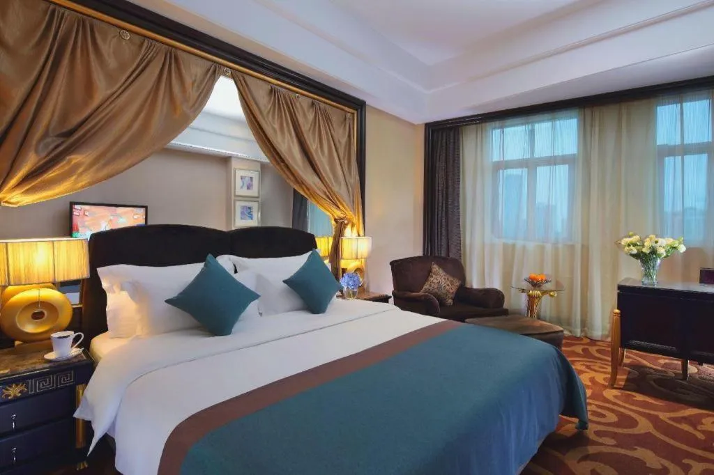 Bed in Dongguan Silver World Garden Hotel