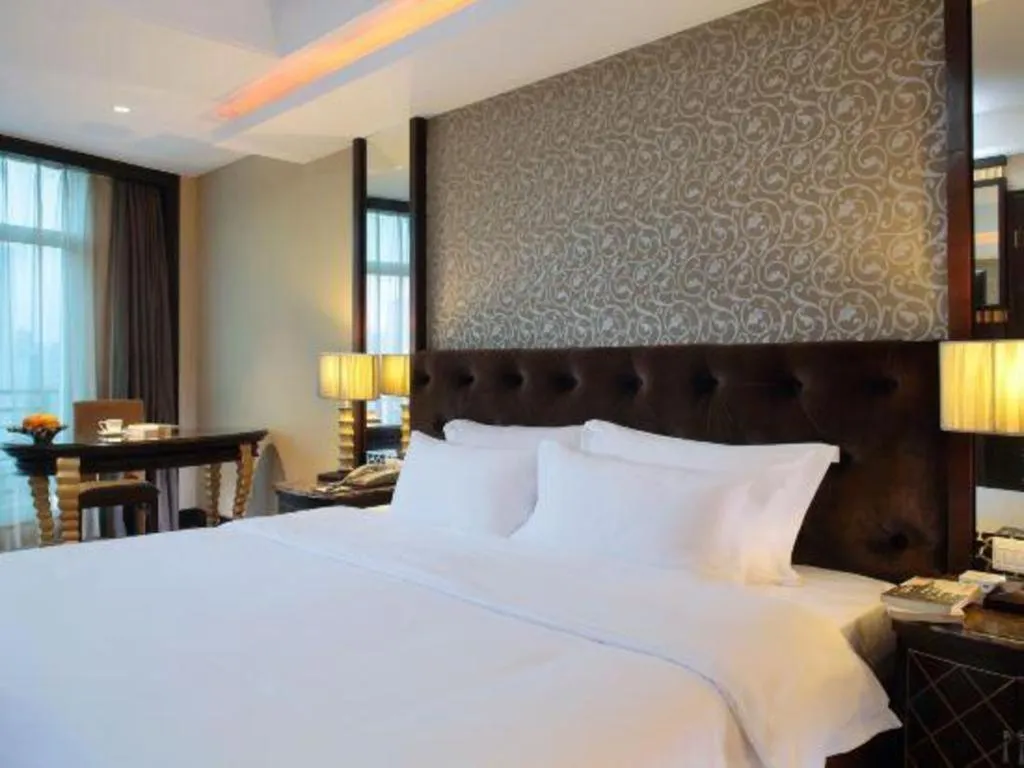 Bed in Dongguan Silver World Garden Hotel
