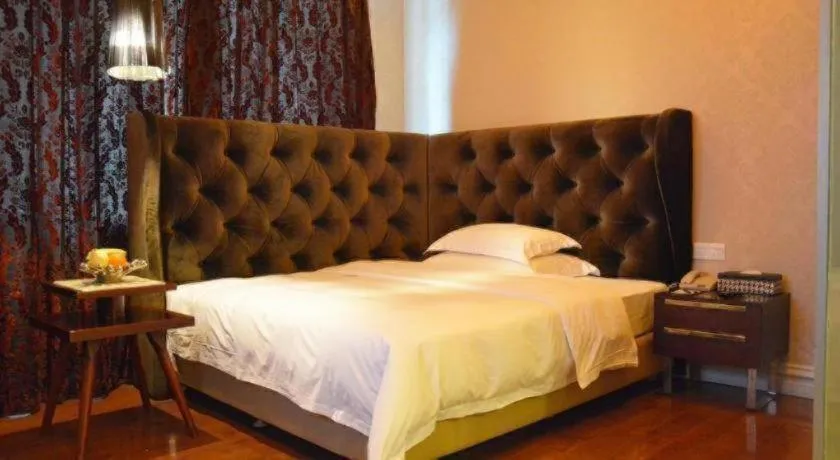 Bed in Dongguan Silver World Garden Hotel