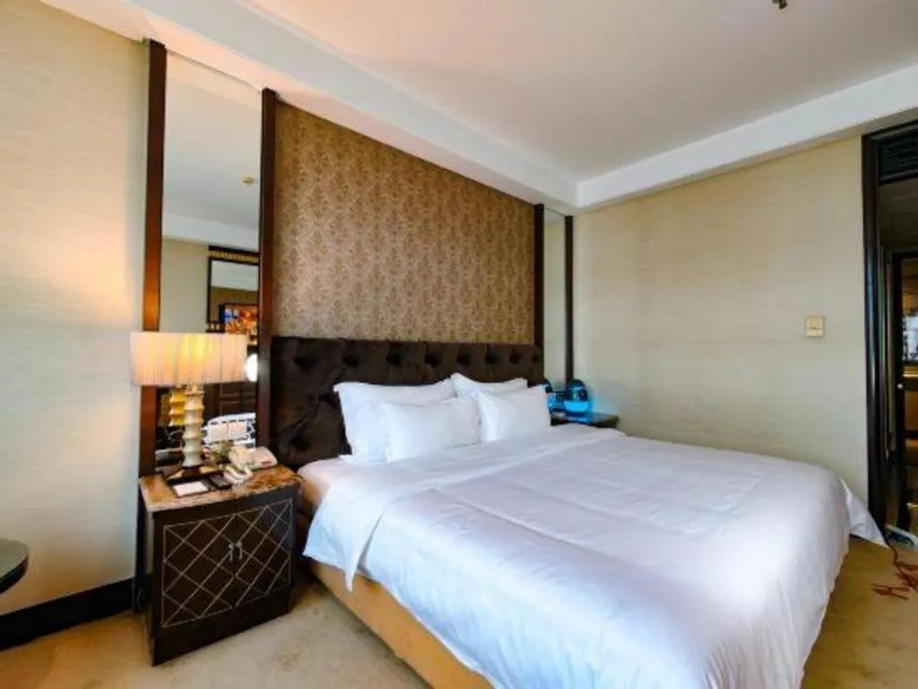 Bed in Dongguan Silver World Garden Hotel