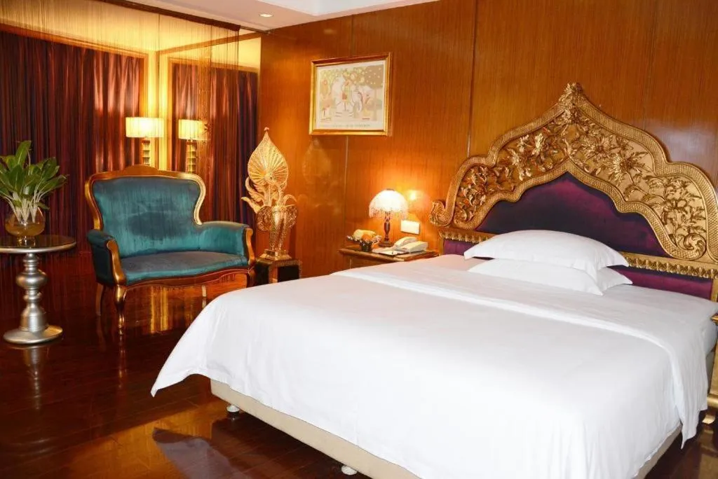 Bed in Dongguan Silver World Garden Hotel