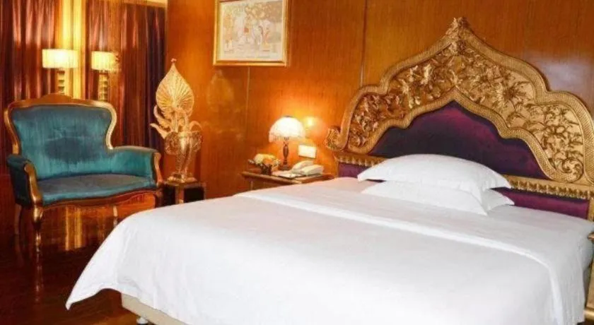 Bed in Dongguan Silver World Garden Hotel