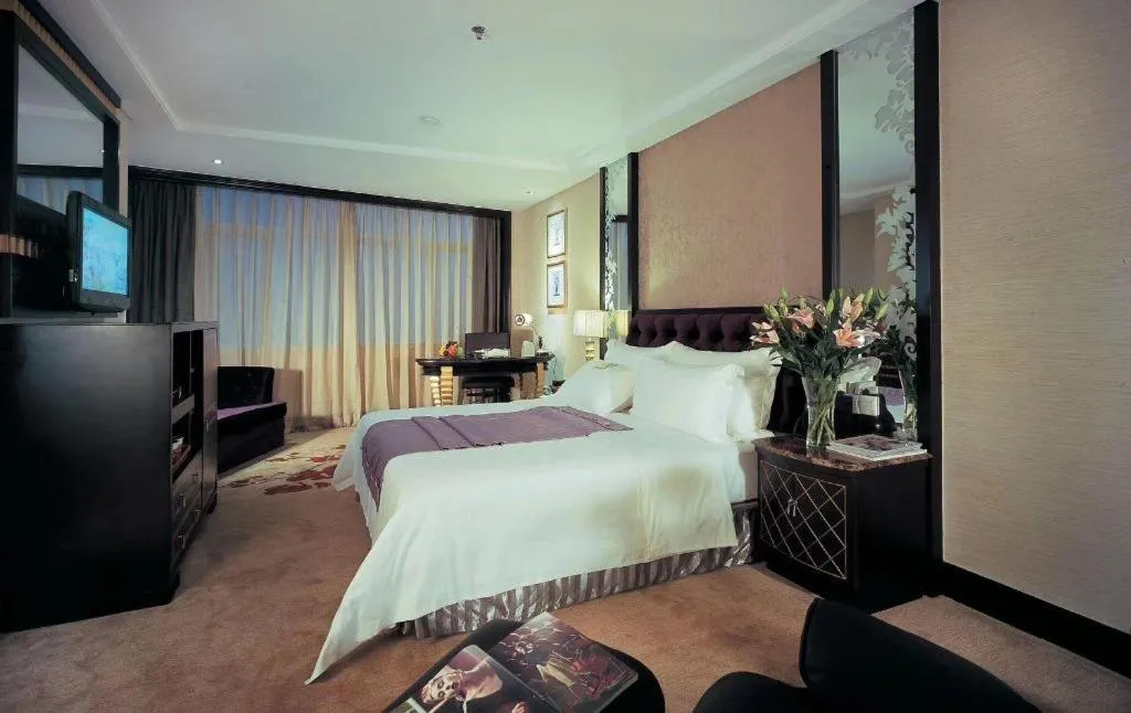 Bed in Dongguan Silver World Garden Hotel