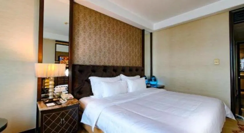 Bed in Dongguan Silver World Garden Hotel