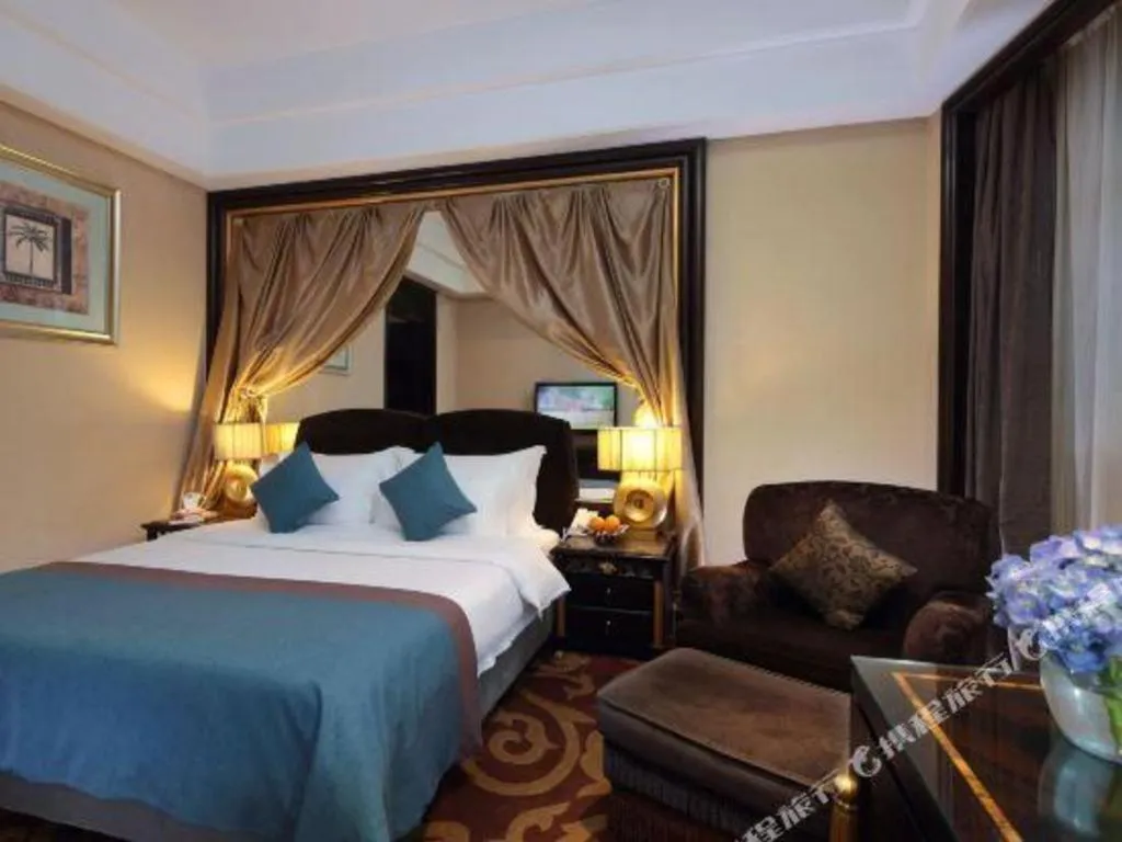 Bed in Dongguan Silver World Garden Hotel