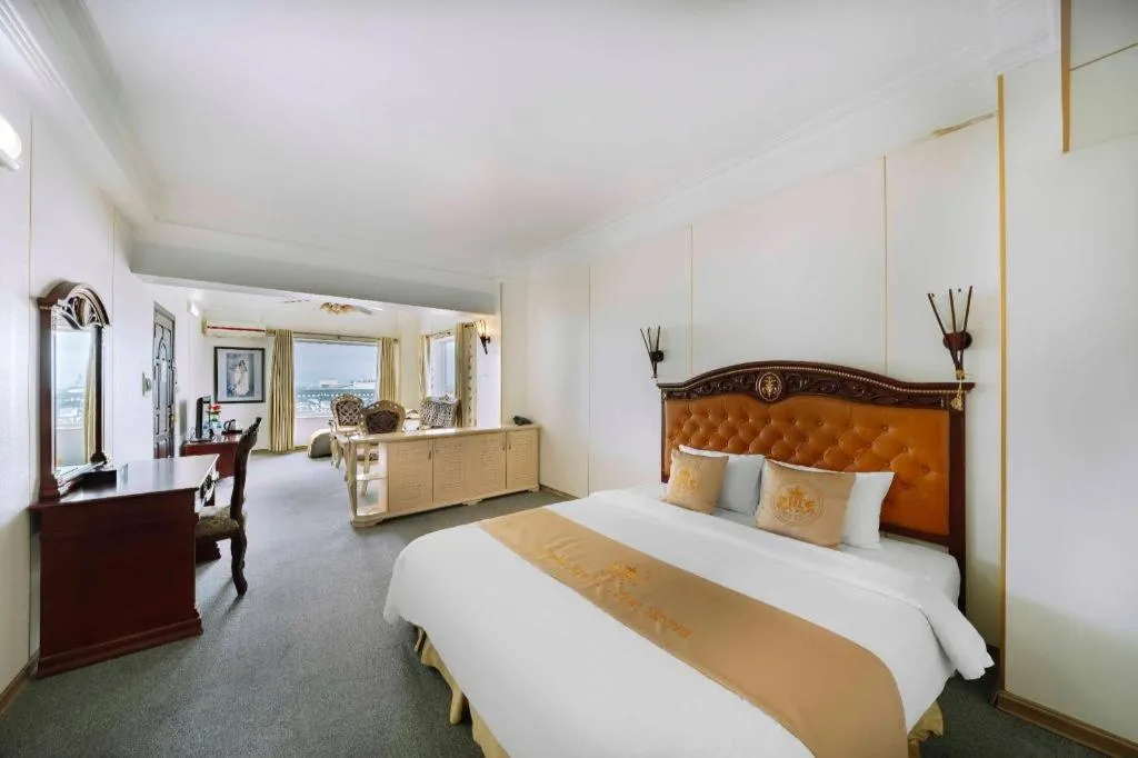 Bed in Hoang Long Hotel - Hai Phong City Center