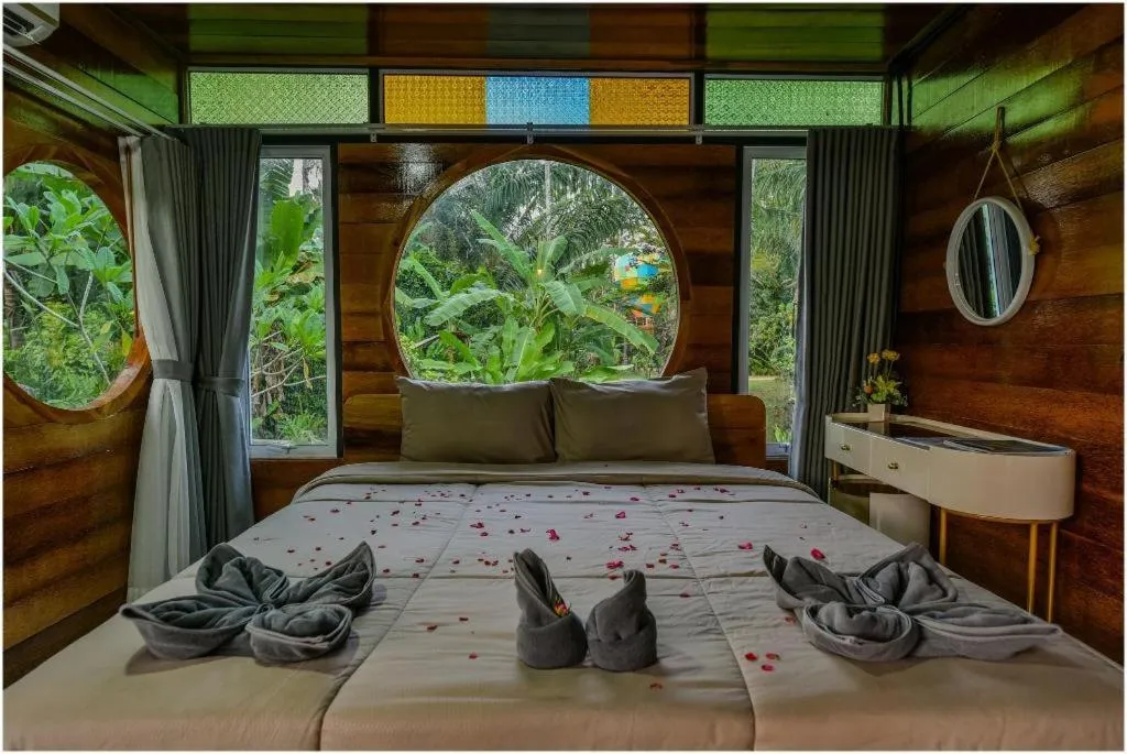 Bed in Tamsabai Resort
