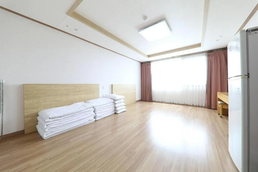 Bed in Jeju Sunbeach Hotel & Resort