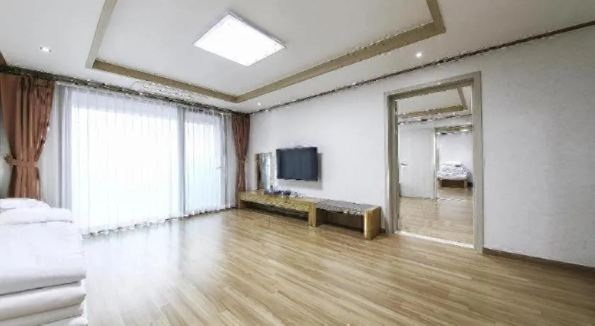 Bed in Jeju Sunbeach Hotel & Resort