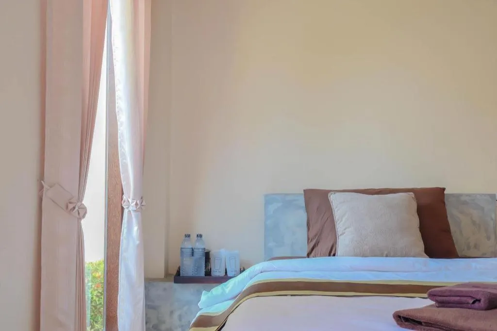 Bed in THAISOMBOON BIGHOME RESORT