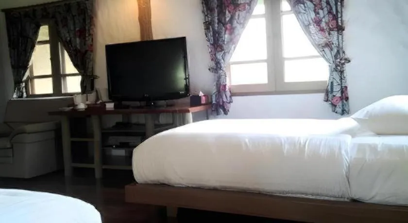 Bed in Chiangkham Luang Resort