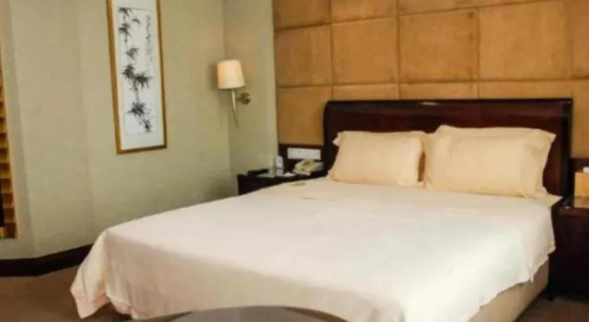 Bed in Chinflux Mandarin Hotel