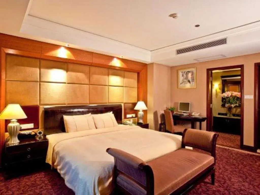 Bed in Chinflux Mandarin Hotel