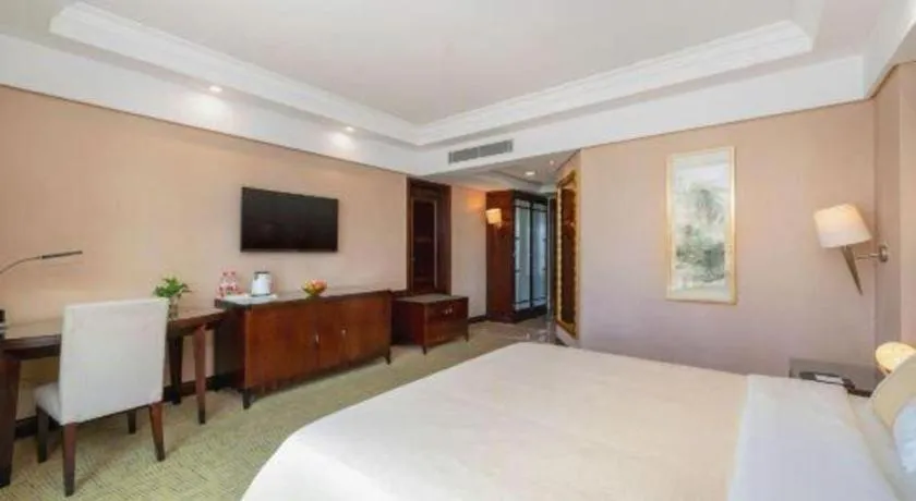 Bed in Chinflux Mandarin Hotel