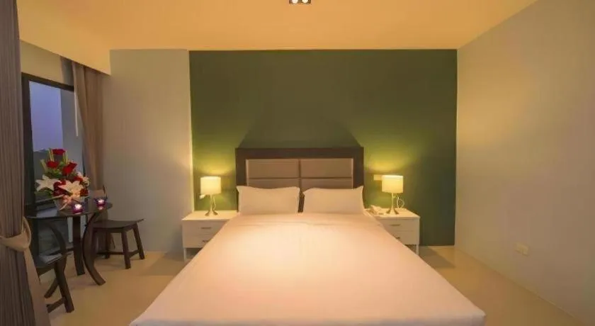 Bed in Sixty-Sixplace