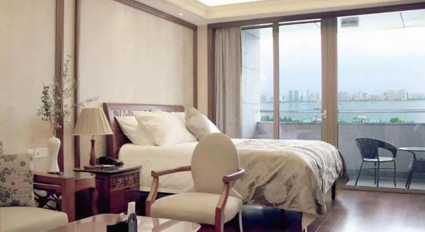 Bed in Hangzhou Lingtao Pavilion Hotel