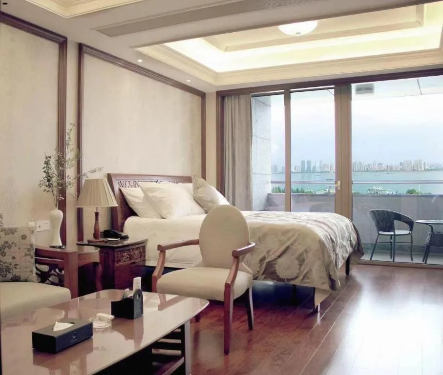 Bed in Hangzhou Lingtao Pavilion Hotel