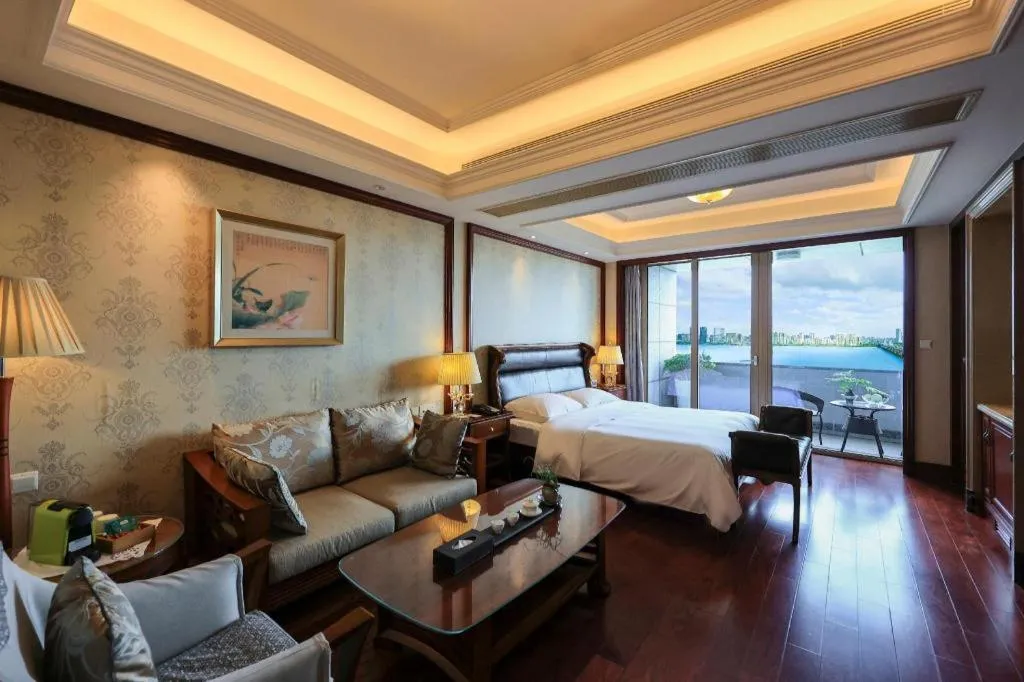 Bed in Hangzhou Lingtao Pavilion Hotel