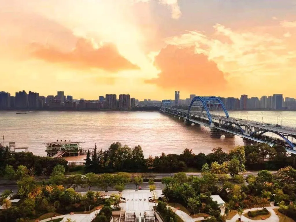 Hangzhou Lingtao Pavilion Hotel