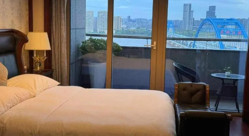 Bed in Hangzhou Lingtao Pavilion Hotel