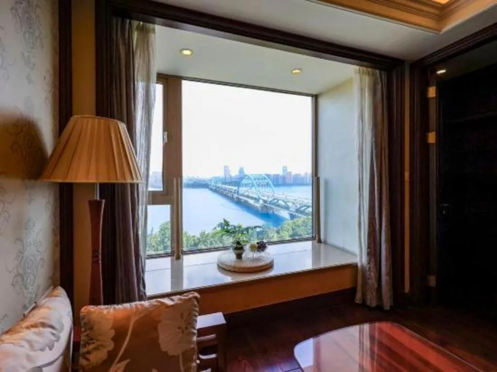 Hangzhou Lingtao Pavilion Hotel