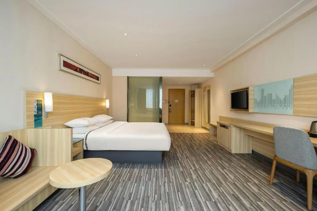 Bed in City Comfort Inn Dongxing National Trade Port