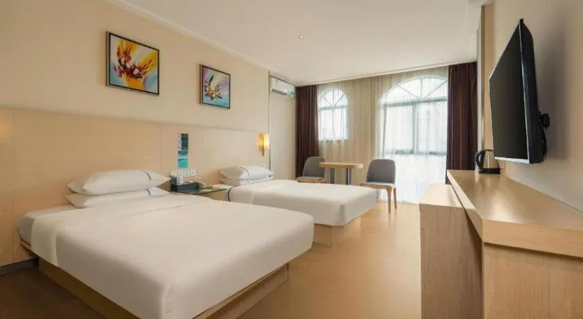 Bed in City Comfort Inn Dongxing National Trade Port