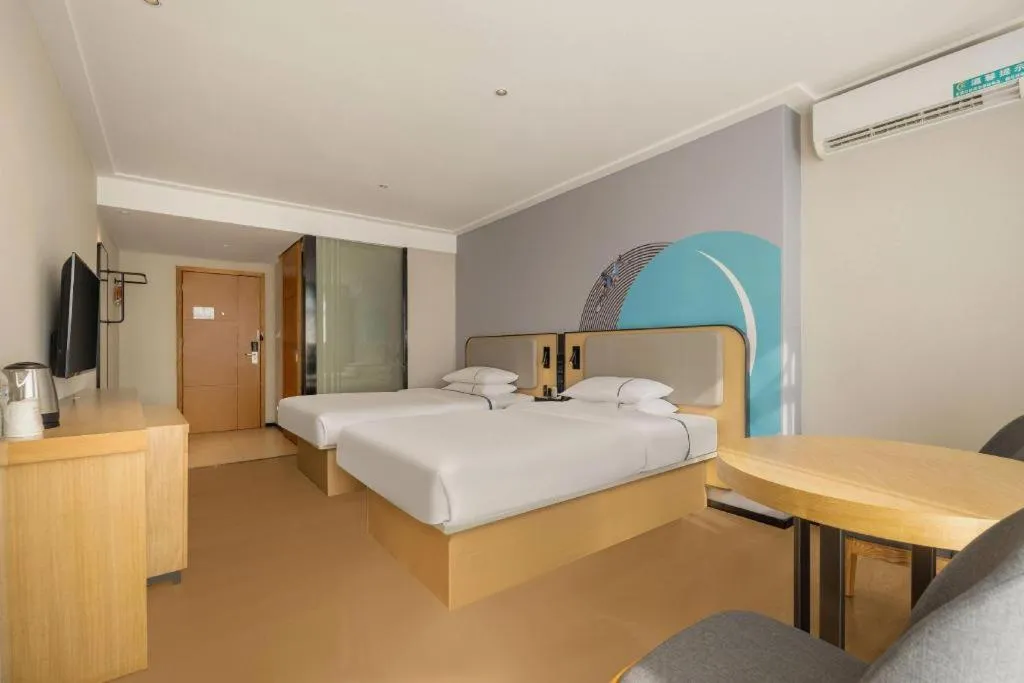 Bed in City Comfort Inn Dongxing National Trade Port