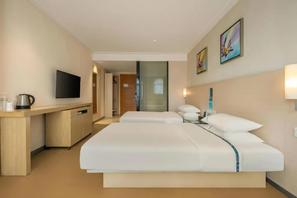 Bed in City Comfort Inn Dongxing National Trade Port