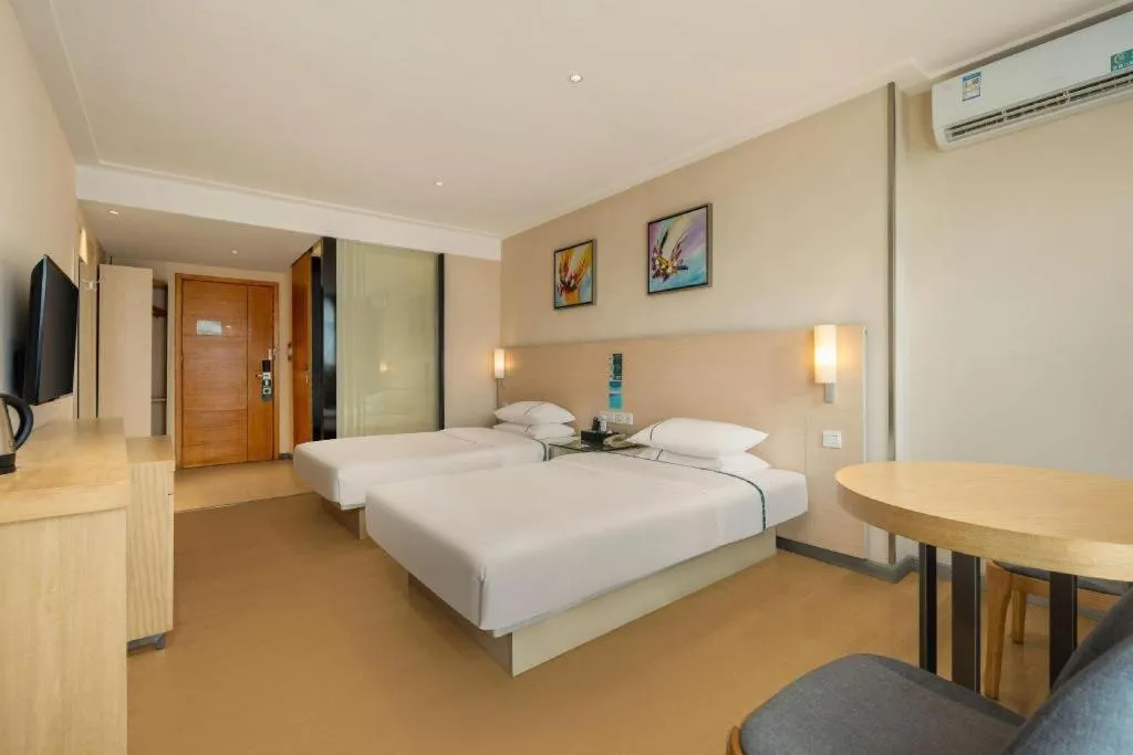 Bed in City Comfort Inn Dongxing National Trade Port