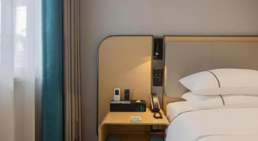 Bed in City Comfort Inn Dongxing National Trade Port