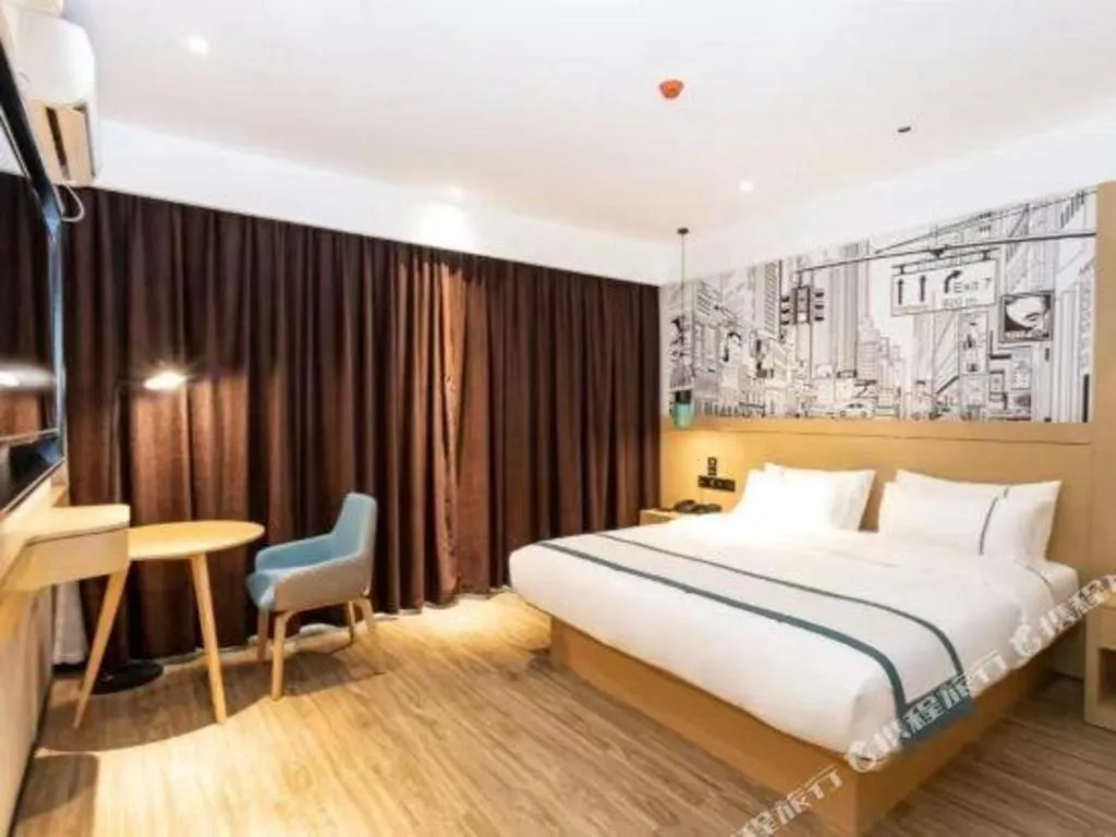 Bed in City Comfort Inn Yulin Wenhua Square Wanda Plaza