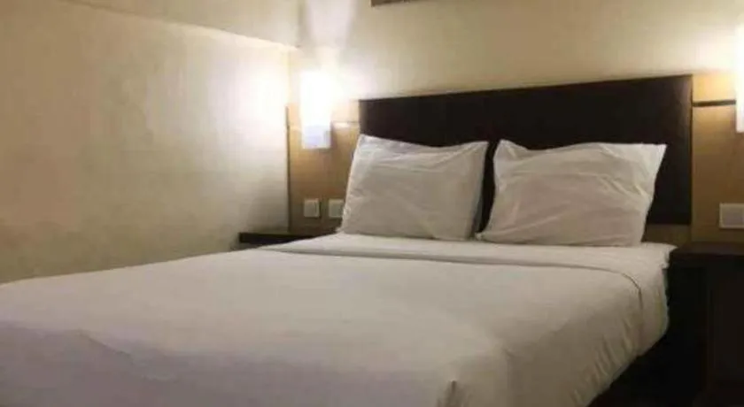 Bed in ZUZU Simpang Lima