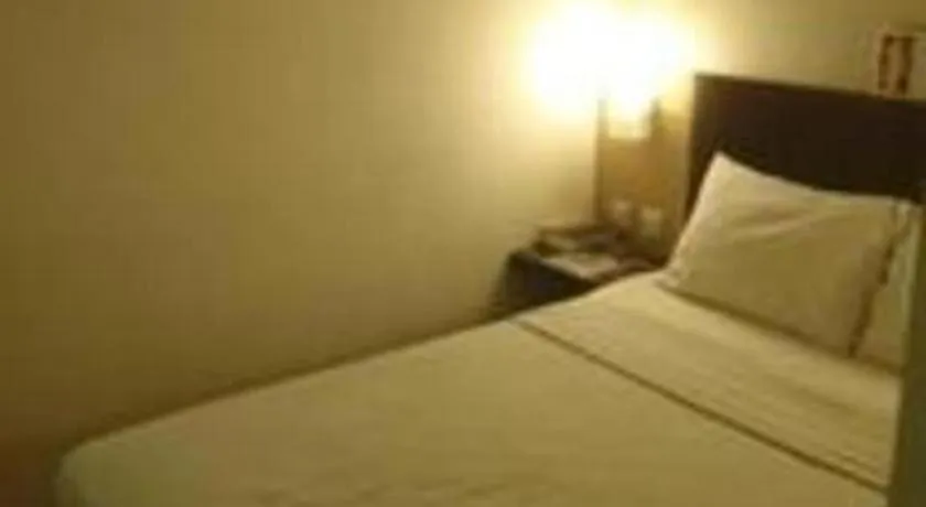 Bed in ZUZU Simpang Lima