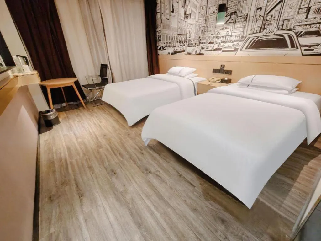 Bed in City Comfort Inn Wuhan Baibuting