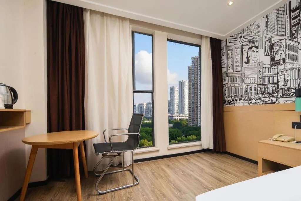 Bed in City Comfort Inn Wuhan Baibuting