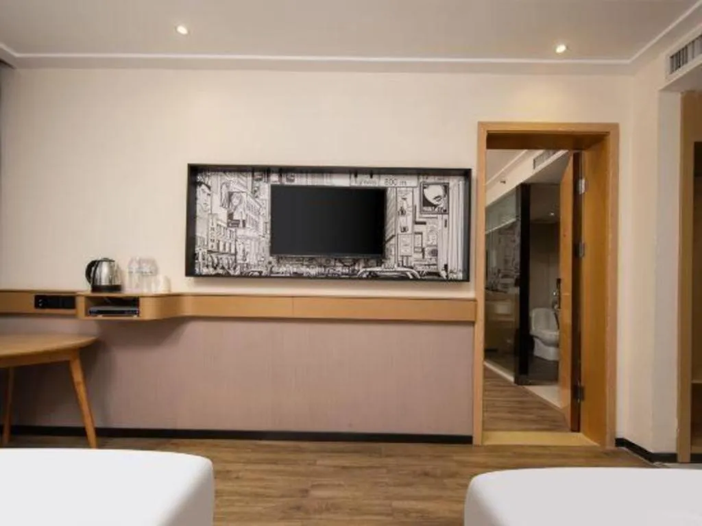 Bed in City Comfort Inn Wuhan Baibuting