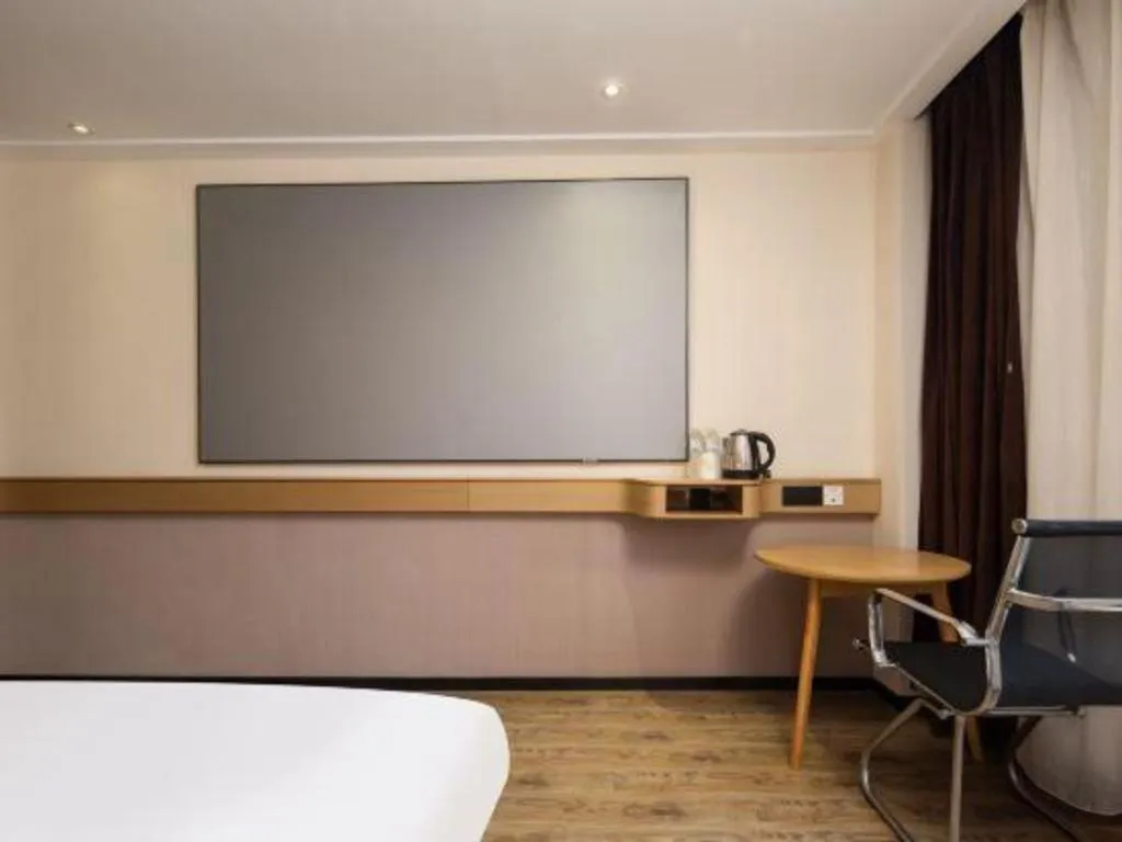 Bed in City Comfort Inn Wuhan Baibuting