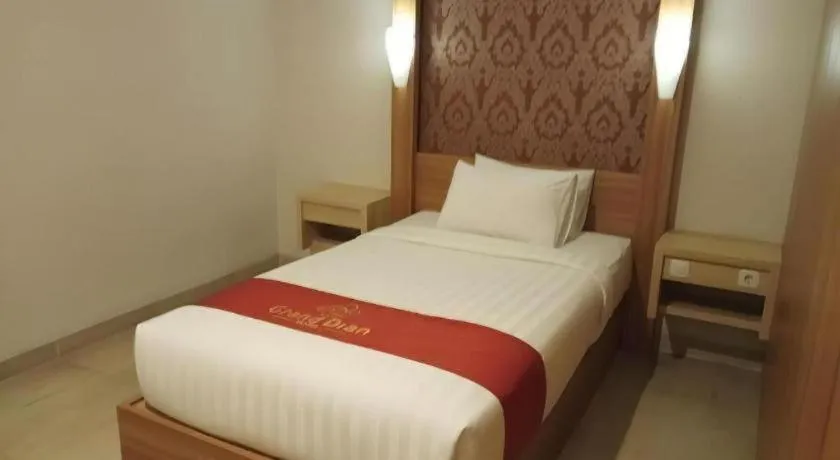 Bed in Grand Dian Hotel Slawi