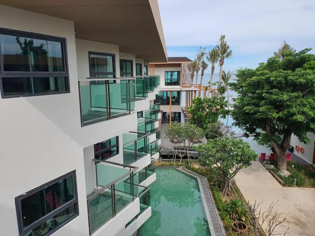 Eco Cozy Beachfront Resort Chaam