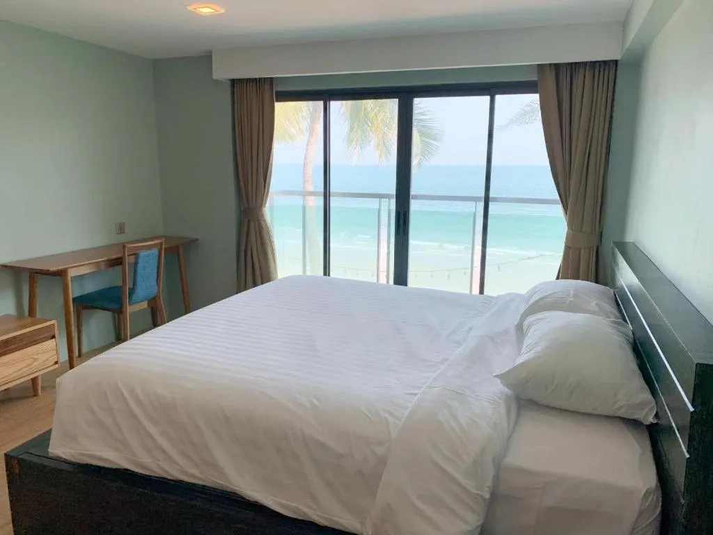 Bed in Eco Cozy Beachfront Resort Chaam