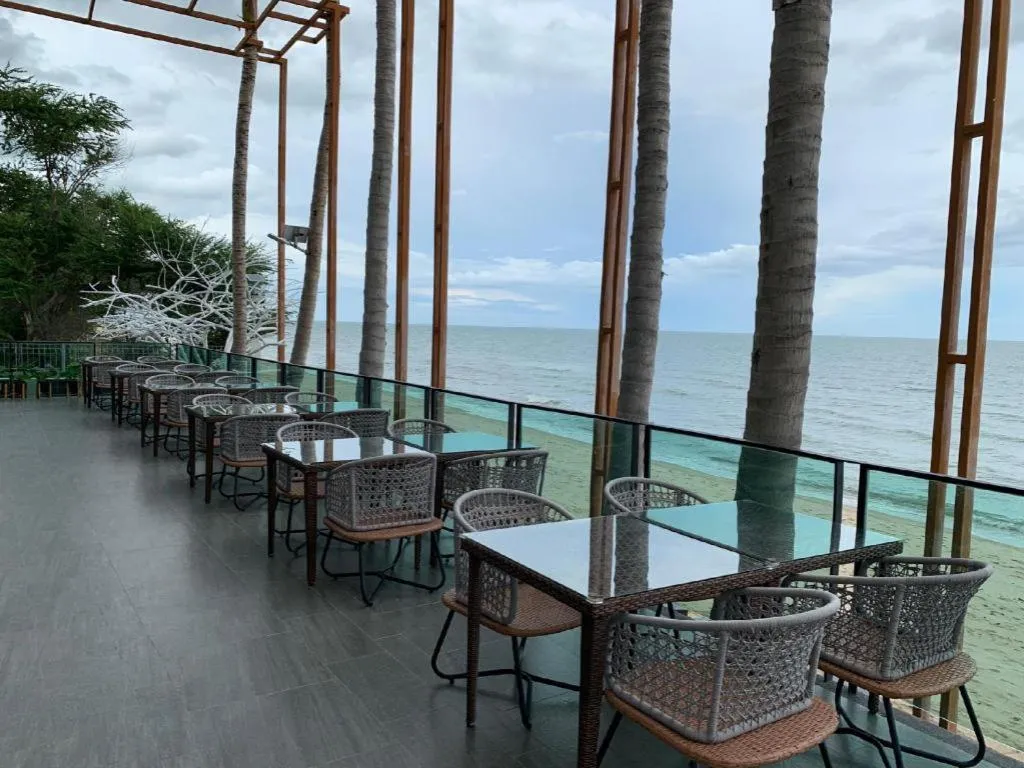 Eco Cozy Beachfront Resort Chaam