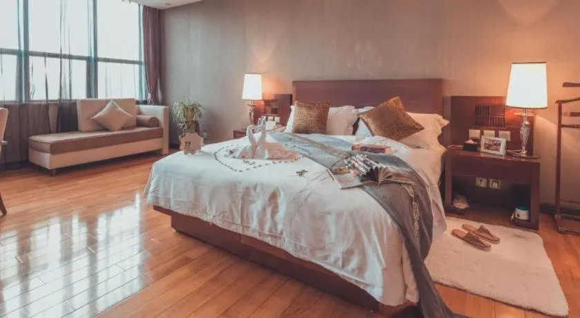 Bed in Kunming Wenhui Hotel