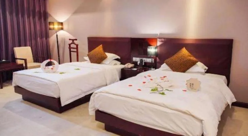 Bed in Kunming Wenhui Hotel